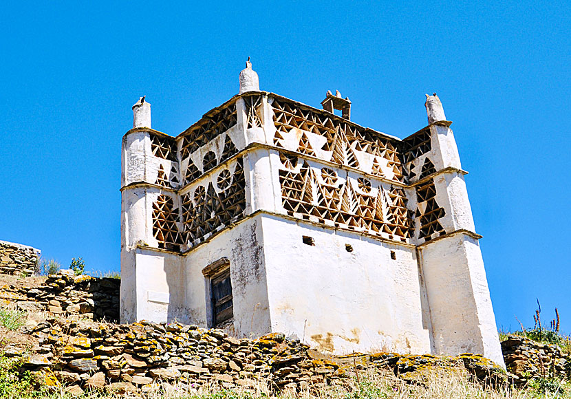 Ett av många vackra duvhus i Tarabados på ön Tinos i Kykladerna. 