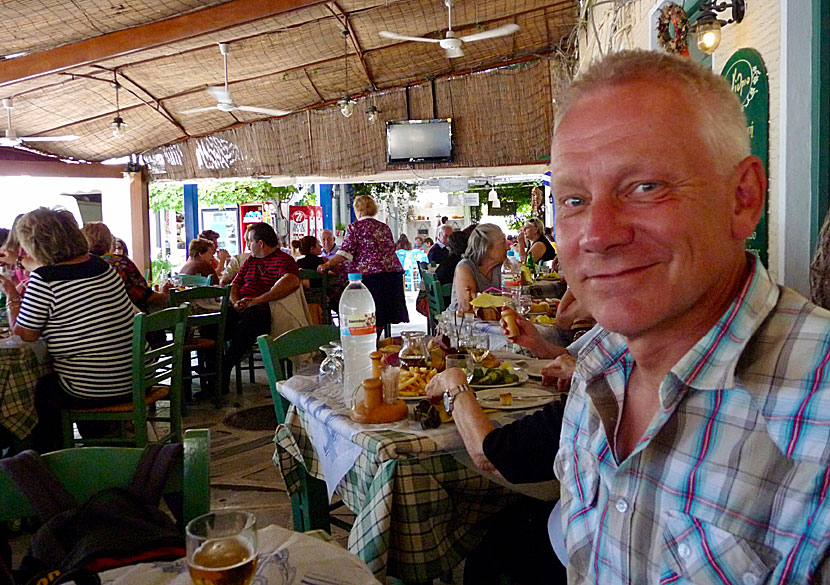 God hemlagad grekisk mat på Taverna Aithrio i Chora.