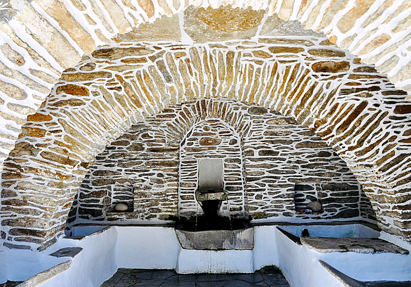 Det gamla tvätthuset i Smardakito på Tinos används fortfarande.