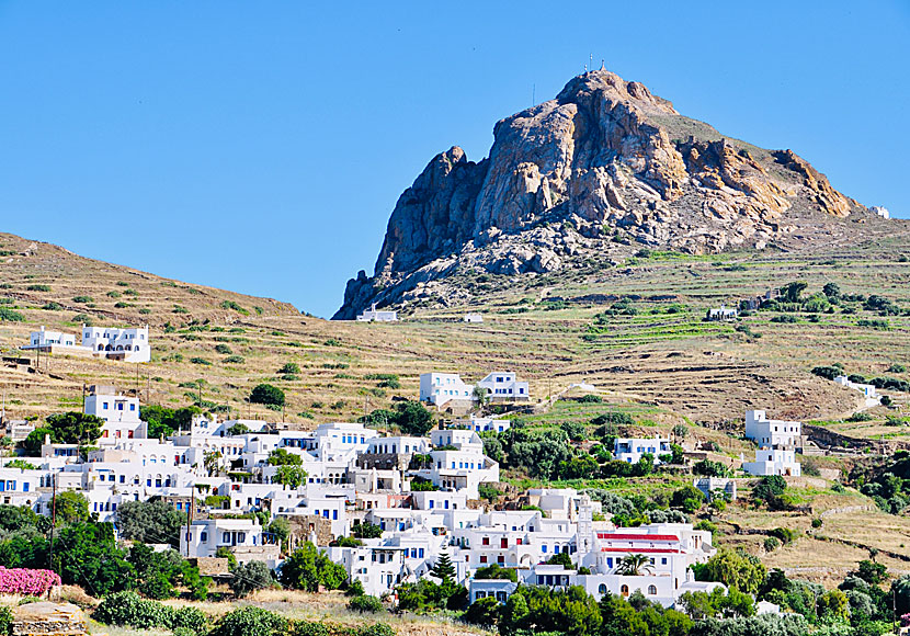 Borgen Exobourgos syns från stora delar av Tinos.