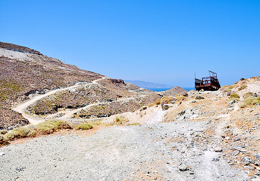 Vägen till Mali beach via byn Mamados och marmorbrotten på Tinos.