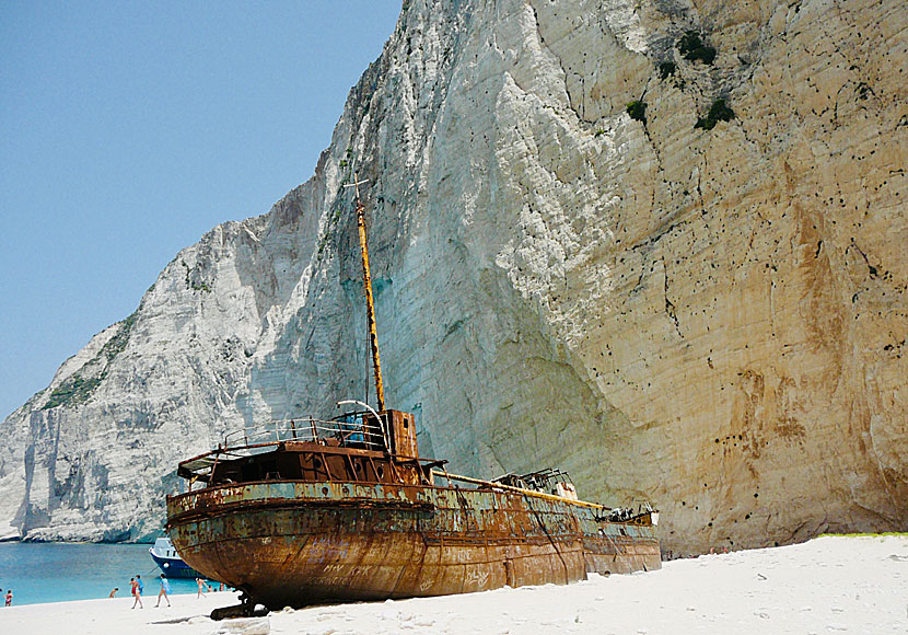 Båten Panagiotis på Zakynthos i Grekland som ha gett stranden dess namn: Shipwreck beach.
