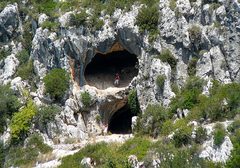 Dubbelgrottan Damianou cave utanför byn Agalas på Zakynthos.