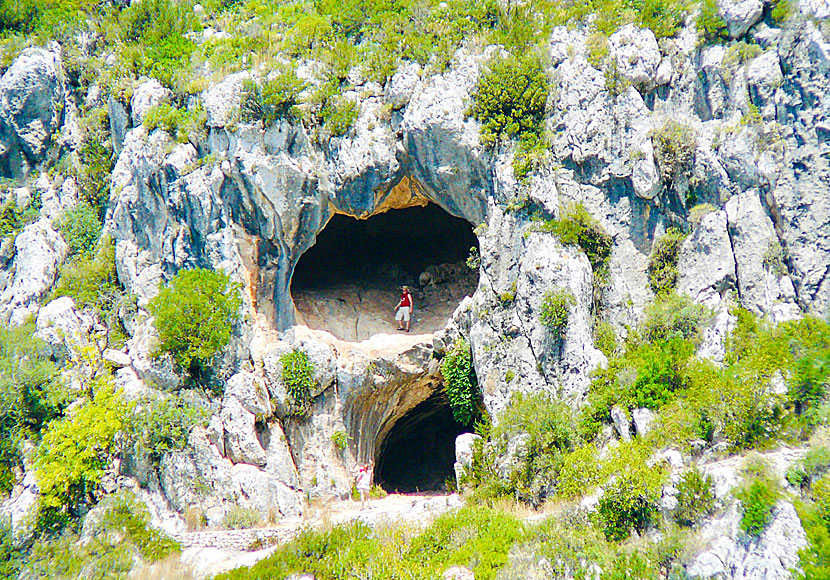 Dubbelgrottan Damianou cave utanför byn Agalas på Zakynthos.