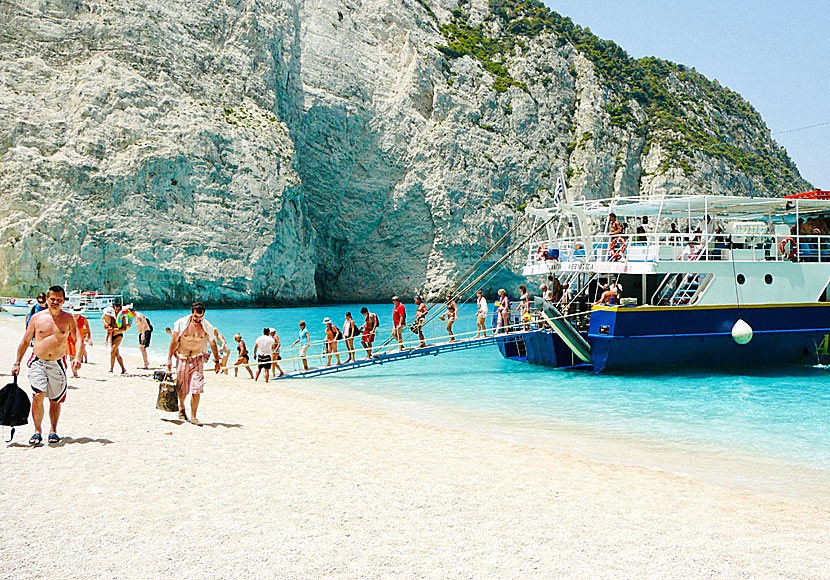 Utflyktsbåt till Shipwreck beach på Zakynthos.