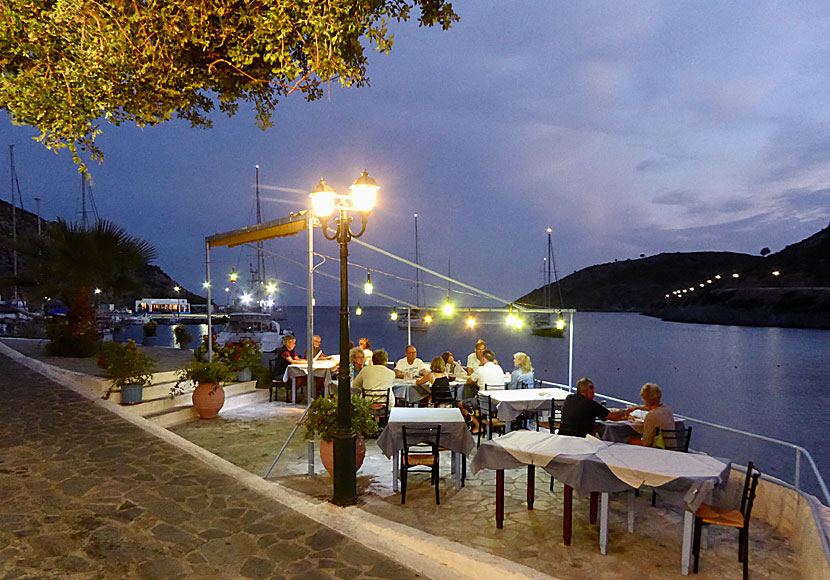 Taverna Glaros i Agios Georgios hamn på Agathonissi i Grekland.