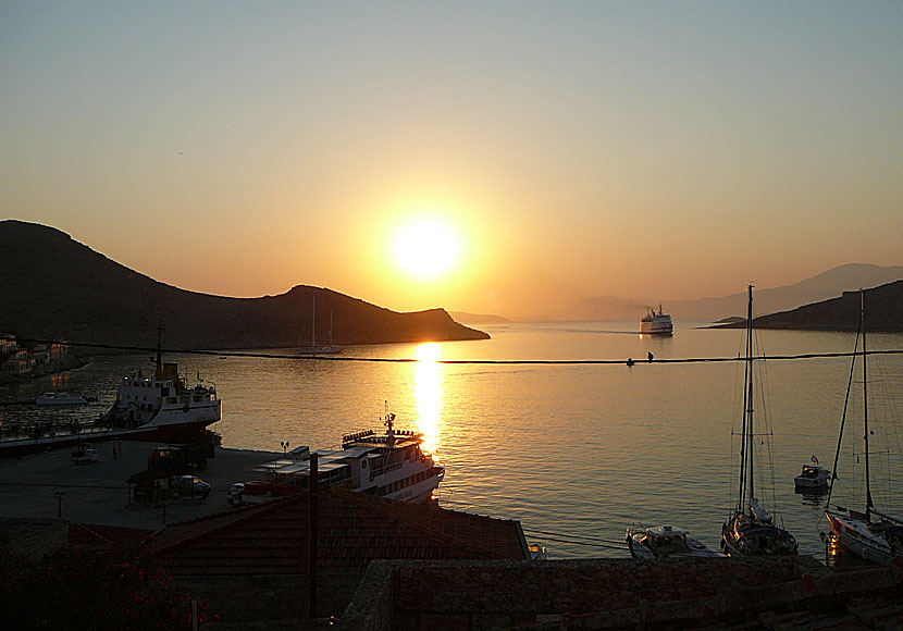 Soluppgång på ön Chalki i Grekland.