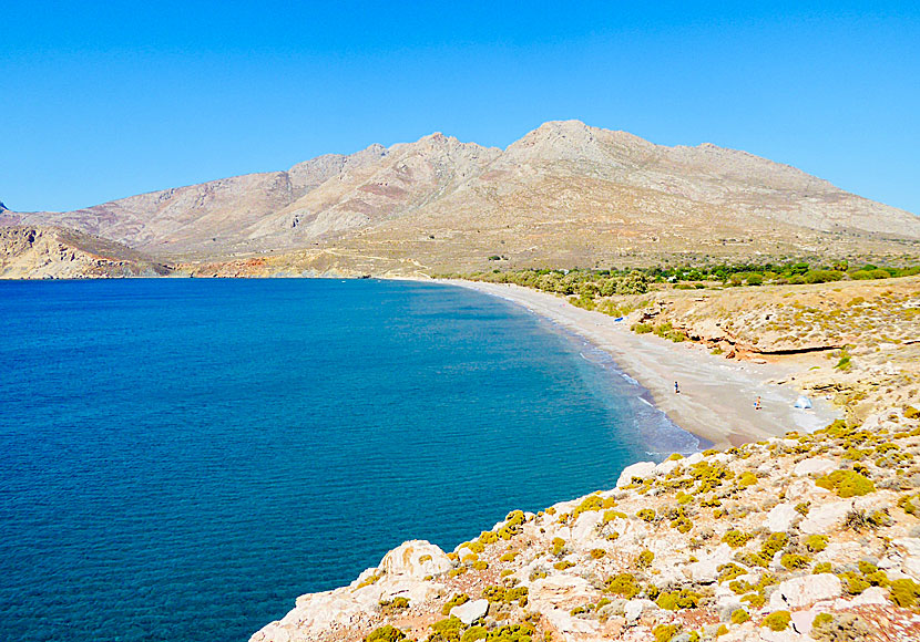 Eristos beach är Tilos längsta strand med tavernor och hotell.