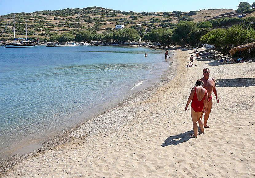 Stranden på ön Marathi i Grekland.