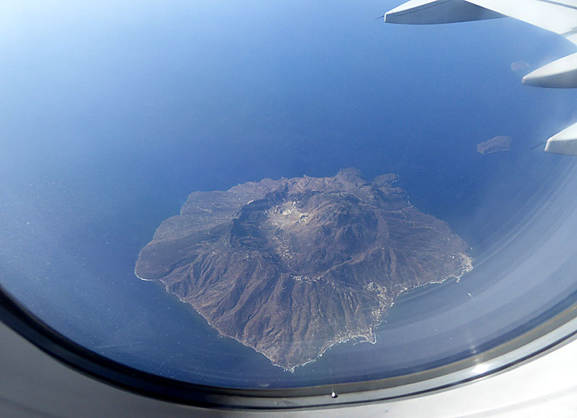 Nisyros och vulkanen sett från en flygplan mellan Rhodos och Aten. 