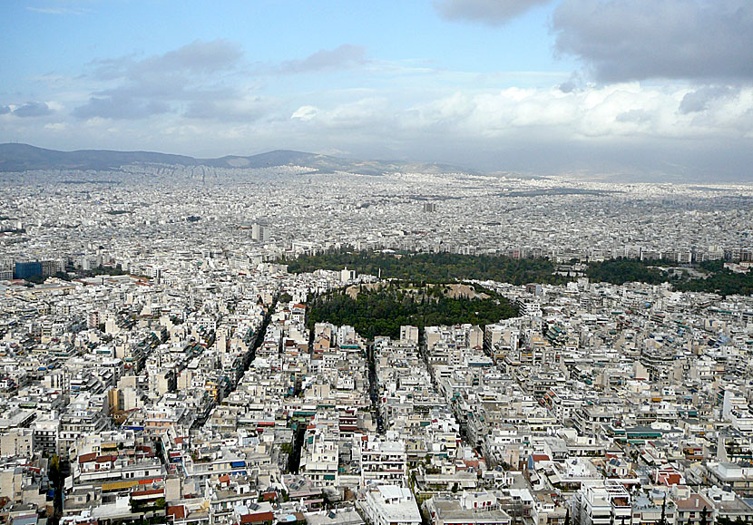 Utsikt över Aten från Lykavittoskullen. Missa inte!