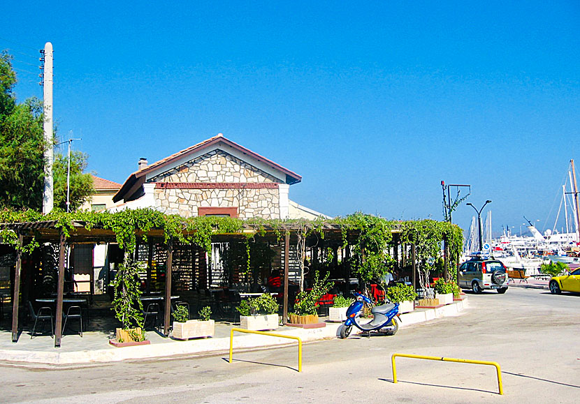 Restaurant To Petrino i hamnen i Lavrio nära Aten.
