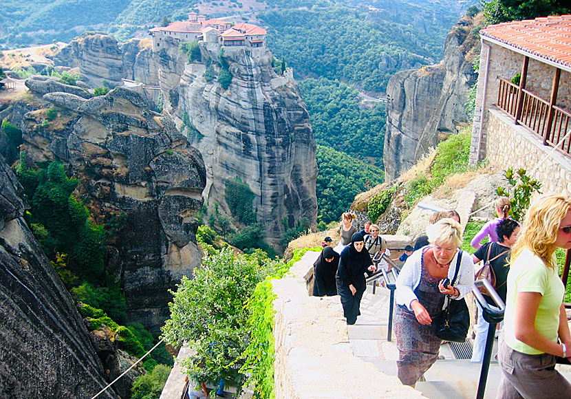 Den långa branta trappan upp till klostret Megalo Meteora och Varlaamklostret. 