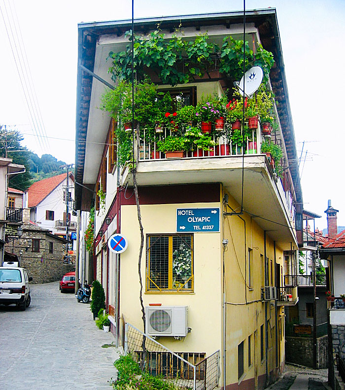 Boka hotell i byn Metsovo på grekiska  fastlandet.
