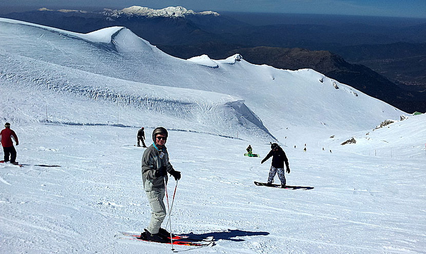 Åka slalom i Helmos nära Kalavrita på Peloponnesos i Grekland.