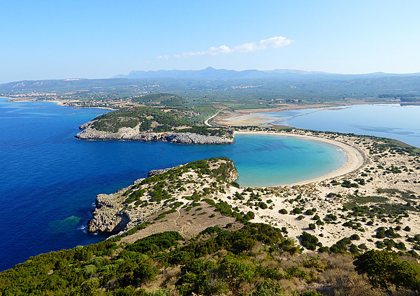 Voidokilia beach nära Pylos på sydvästra Peloponnesos är Greklands vackraste strand.