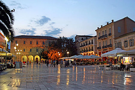 Platia Syntagma i skumringen.