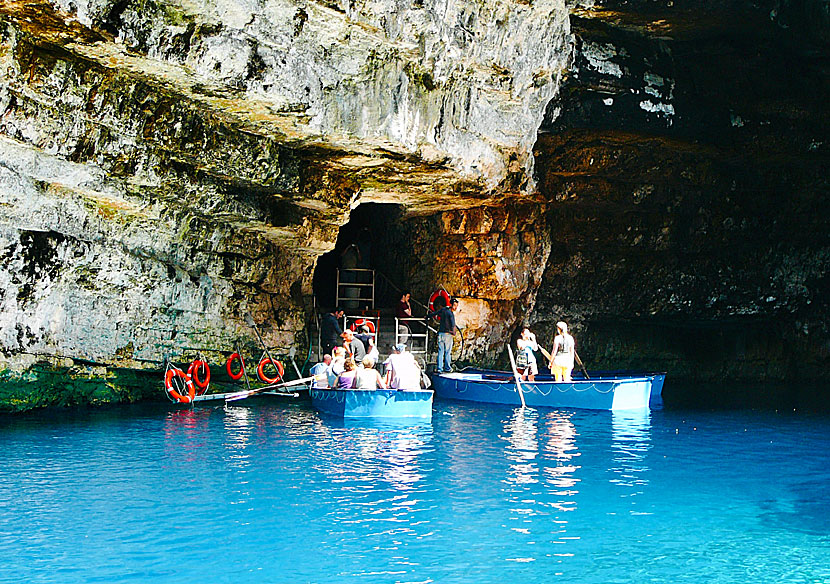 Melissani lake får du inte missa när du är på Kefalonia.