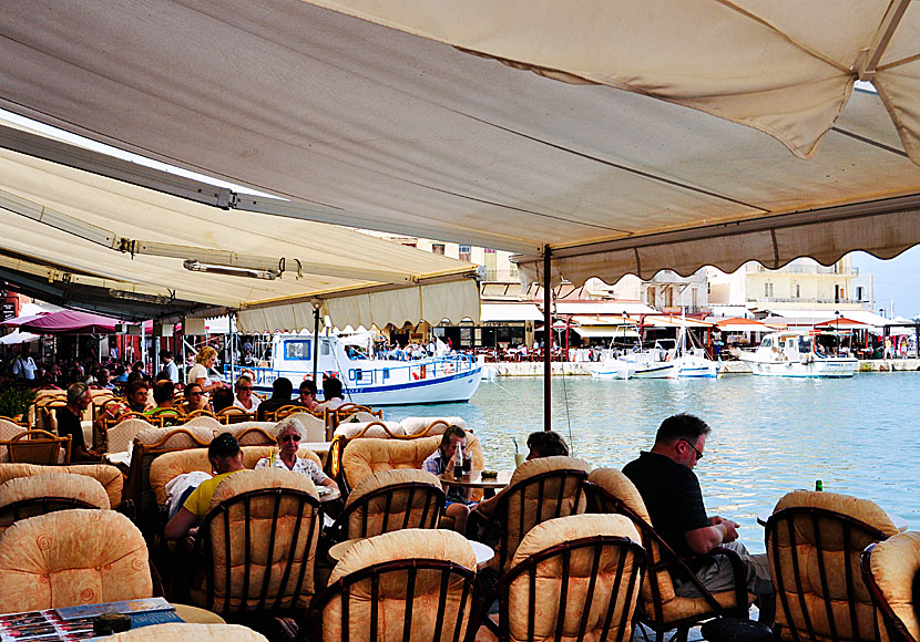 Den Venetianska hamnen i Rethymnon är mysig och full av bra restauranger. 