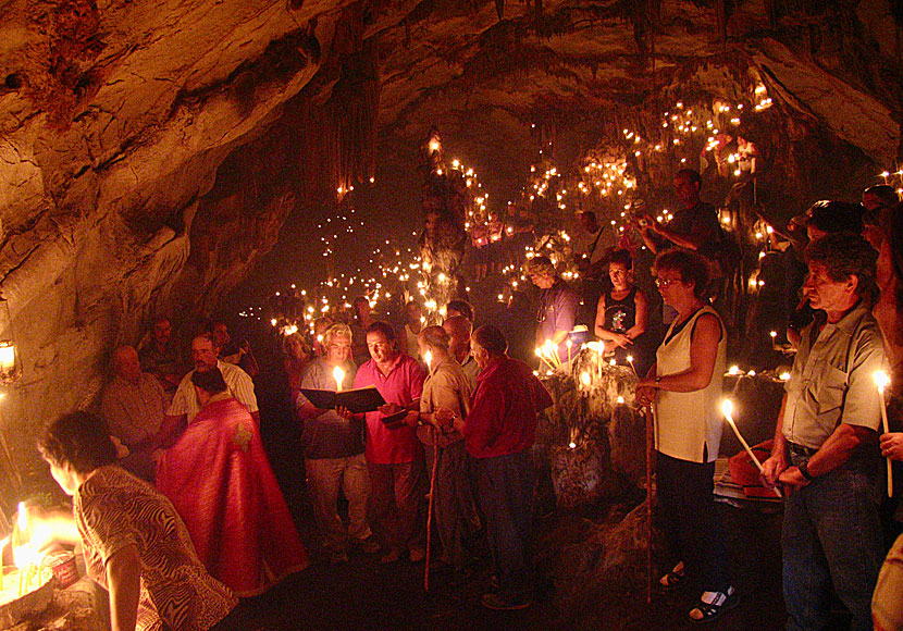Agios Ioannis church ligger i en grotta och får inte missas när du reser till Iraklia.