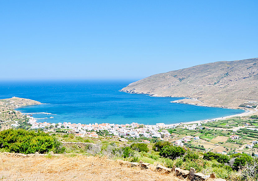 Ormos Korthiou är en av flera mysiga byar på ön Andros i Grekland.