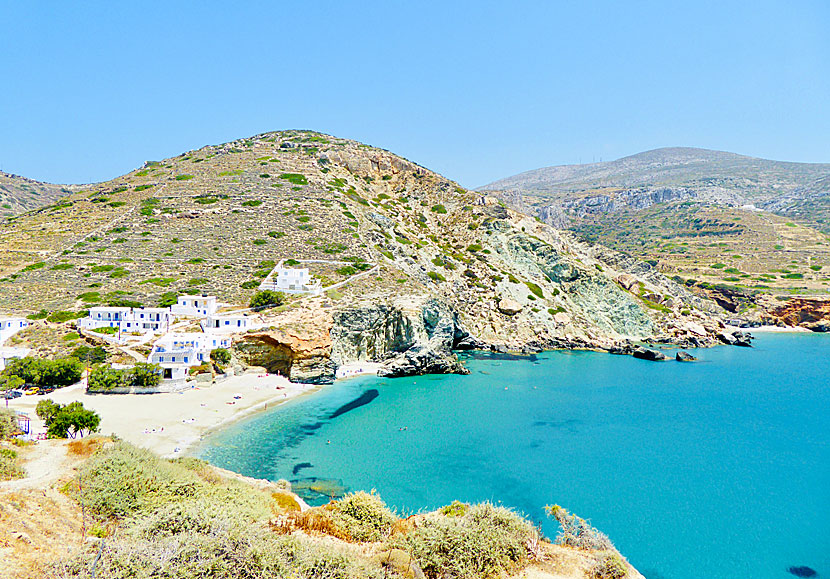 Angali beach är en av de bästa stränderna på Folegandros i Grekland.