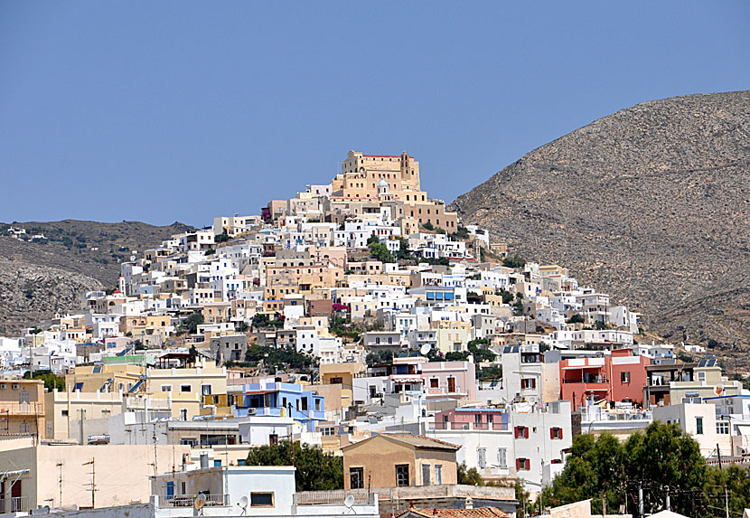 Ano Syros ovanför Ermoupolis på ön Syros i Grekland.