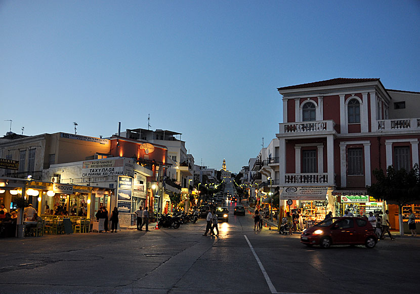 Odos Megalocharis som går till kyrkan Panagia Evangelistria. Tinos. Chora.