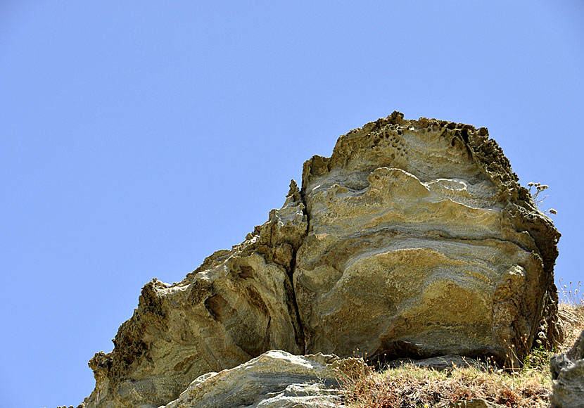 Det finns många vackra klippformationer på Tinos.  
