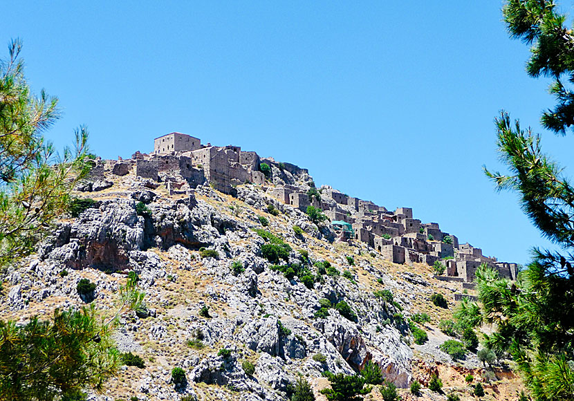 Ödebyn Anavatos på Chios liknar byarna Mikro Chorio på Tilos och Chorio på Chalki.