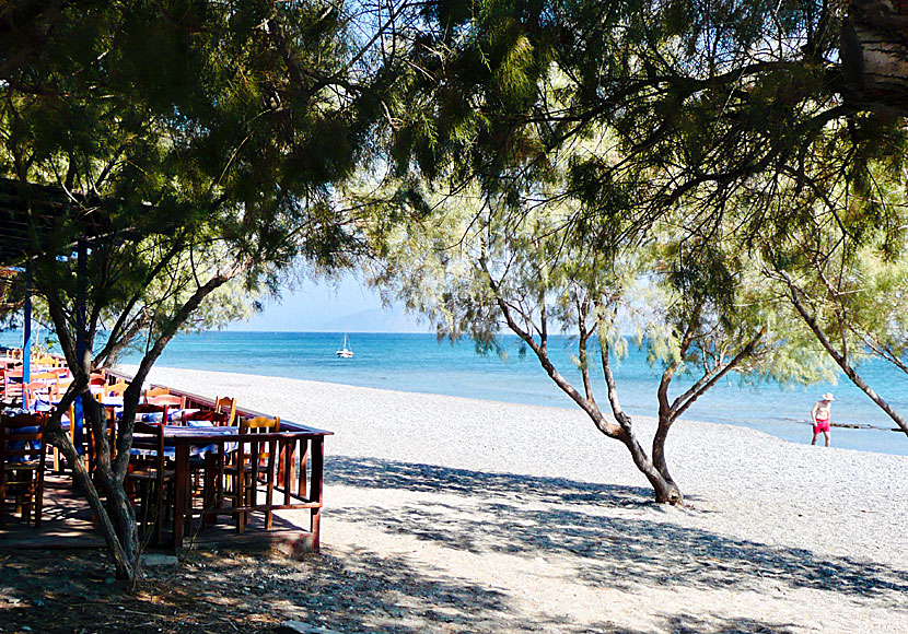 Faros beach ligger nära flygplatsen på östra Ikaria.
