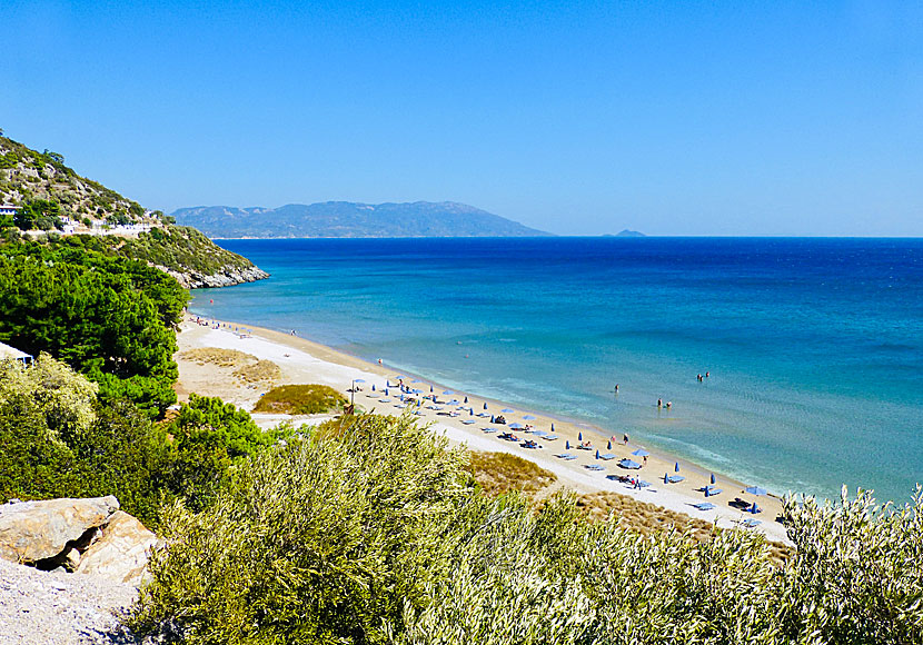 Sandstranden Psili Amos 2 som ligger nära Votsalakia på Samos.