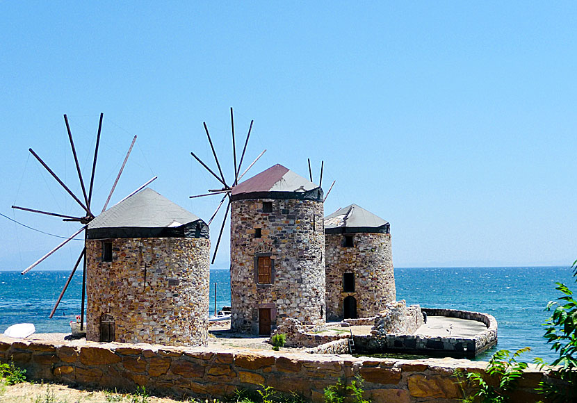 De berömda väderkvarnarna mellan Chios stad och Vrontados i Grekland.