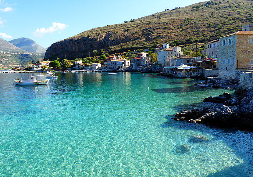 Om du reser till Kythera kan jag varmt rekommendera en tur till Limeni på Peloponnesos också.