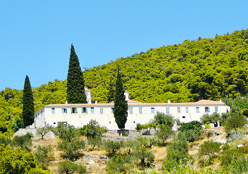 Klostret Zoodochos Pigis på Poros i Grekland.