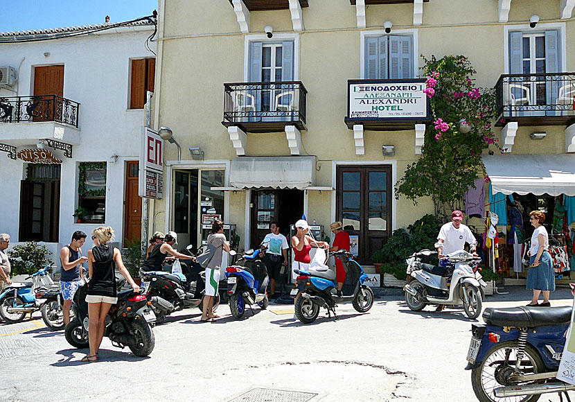 Hyra bil, moped och cykel på ön Spetses. 