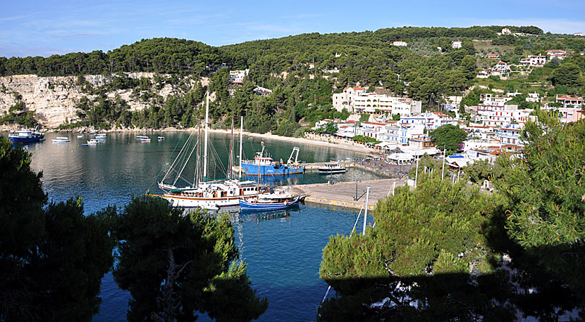 Frukost med utsikt från på Pension Nina i Patitiri på Alonissos.