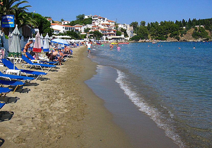 Megali Ammos är den strand som ligger närmast Skiathos stad.