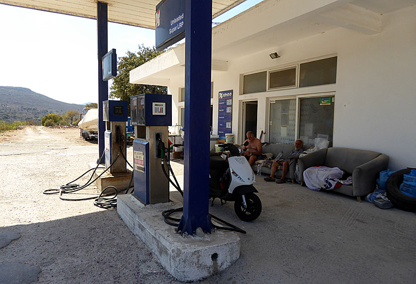 Den enda bensinstationen på Tilos i Grekland.