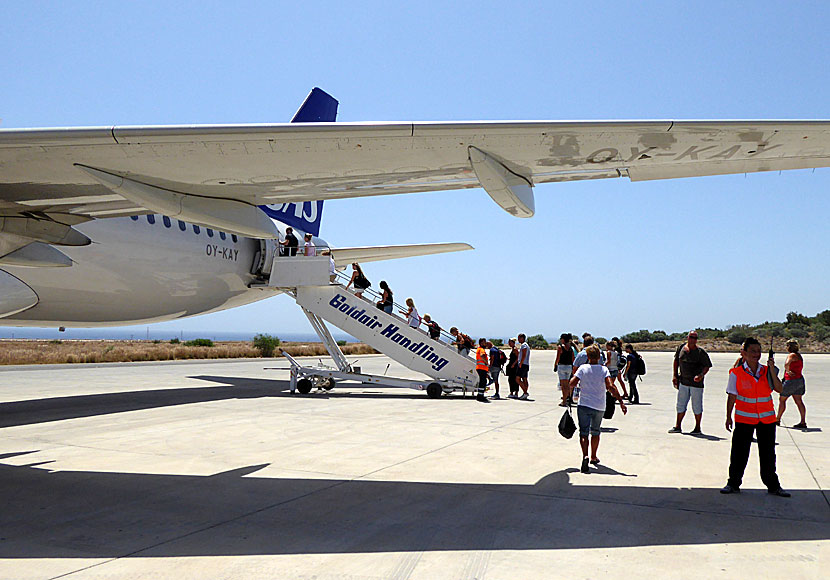 En bra ö att börja öluffa i Grekiska övärlden är Santorini. Flygplatsen är liten. 