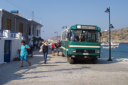 Buss från Kamares på Sifnos i Grekland.