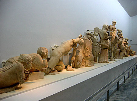Delar av frisen från Zeustemplet i Olympia. 
