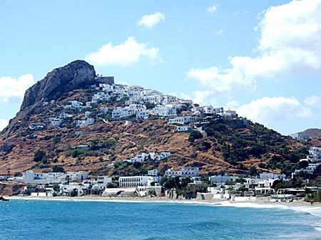 Skyros by sett fra bystranda.