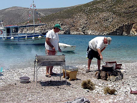 Stelios utflyktsbåt på Tilos.