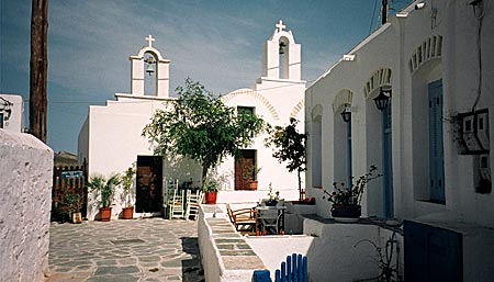 Den vackra lilla kyrkan inne i Chora, Folegandros.