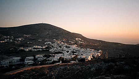 Utsikt uppfrån kyrkan över Chora, Folegandros.