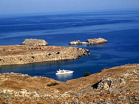 Härlig vy över medelhavet strax utanför Lindos. Rhodos.