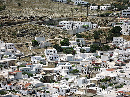 Vy över Lindos stad på Rhodos.