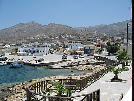 Hamnen i Fry, Kassos. Ca 10 minuters promenad leder till sandstranden i Emborio. 