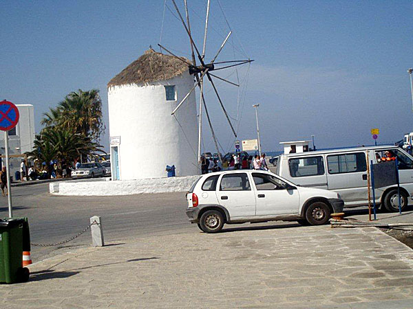 Kvarnen i hamnen Paros